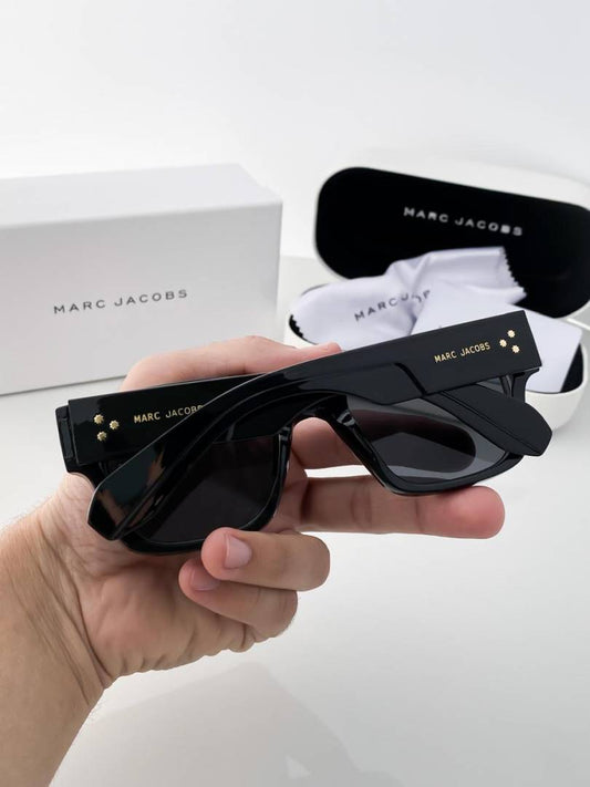 MARC JACOBS BLACK