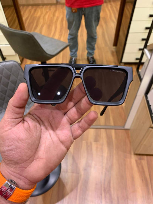 Louis_vuitton full black sunglass