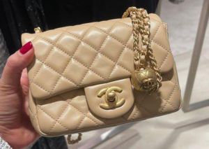 Chanel_flap_sling_bag_